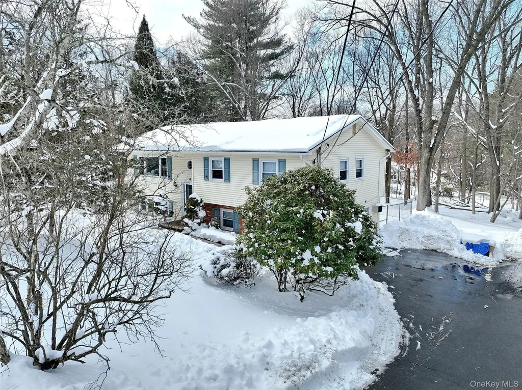 9 Mary Beth Drive Airmont NY 10901