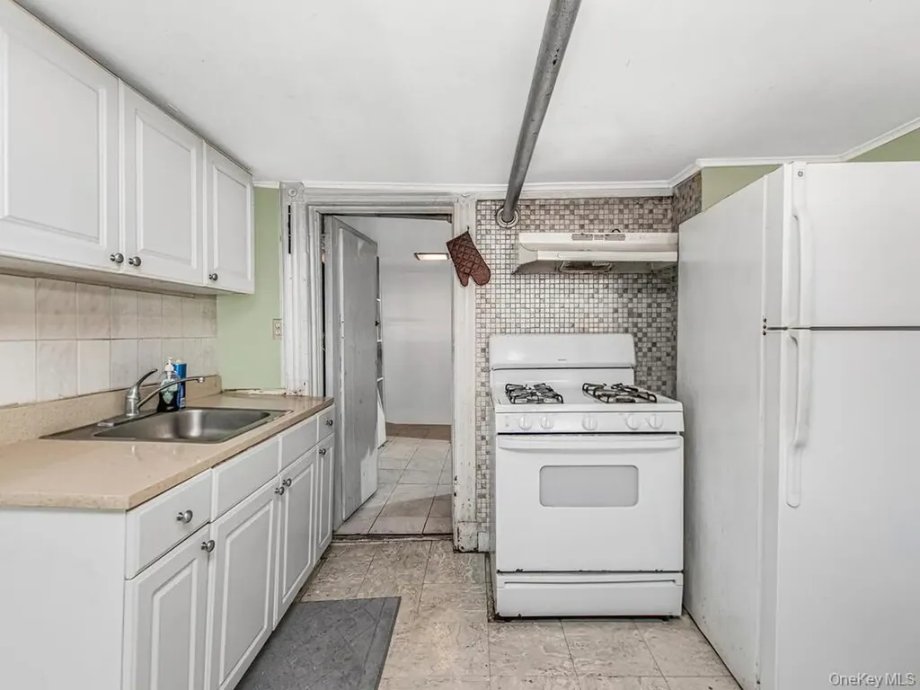 4613 Carpenter Avenue Bronx NY 10470