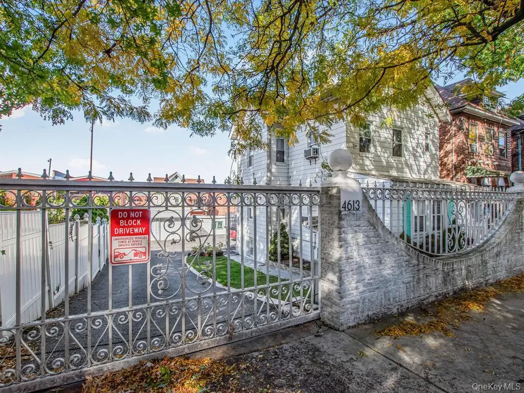4613 Carpenter Avenue Bronx NY 10470