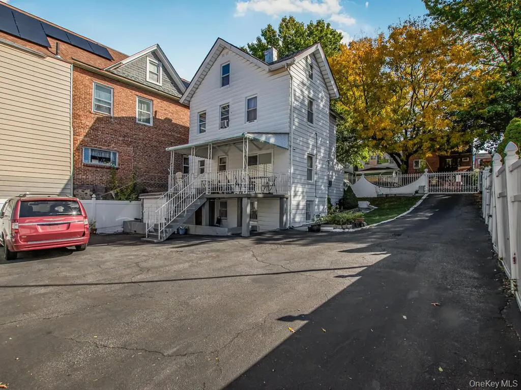 4613 Carpenter Avenue Bronx NY 10470