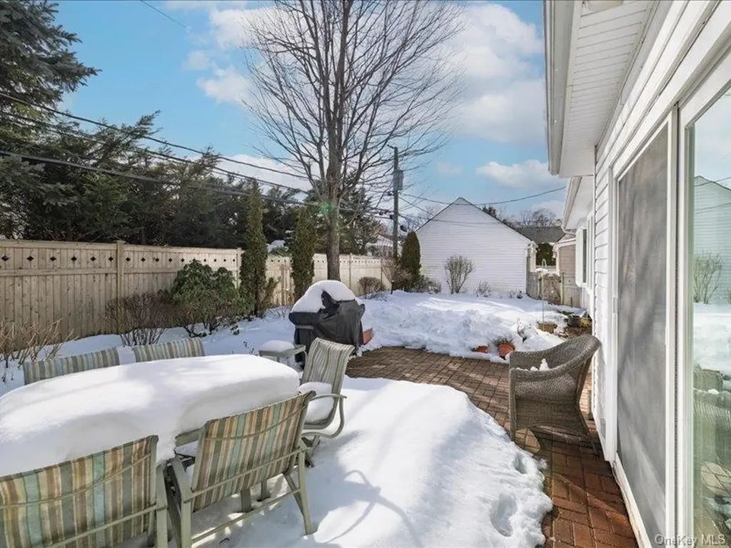 16 Wright Road Rockville Centre NY 11570