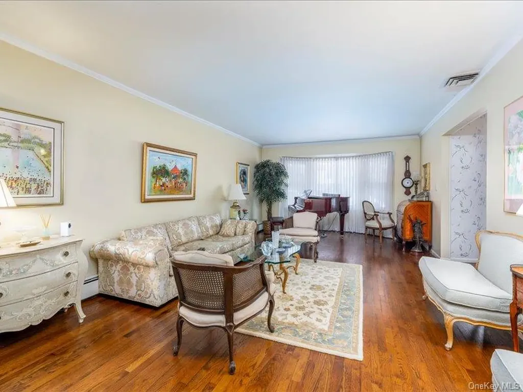 16 Wright Road Rockville Centre NY 11570