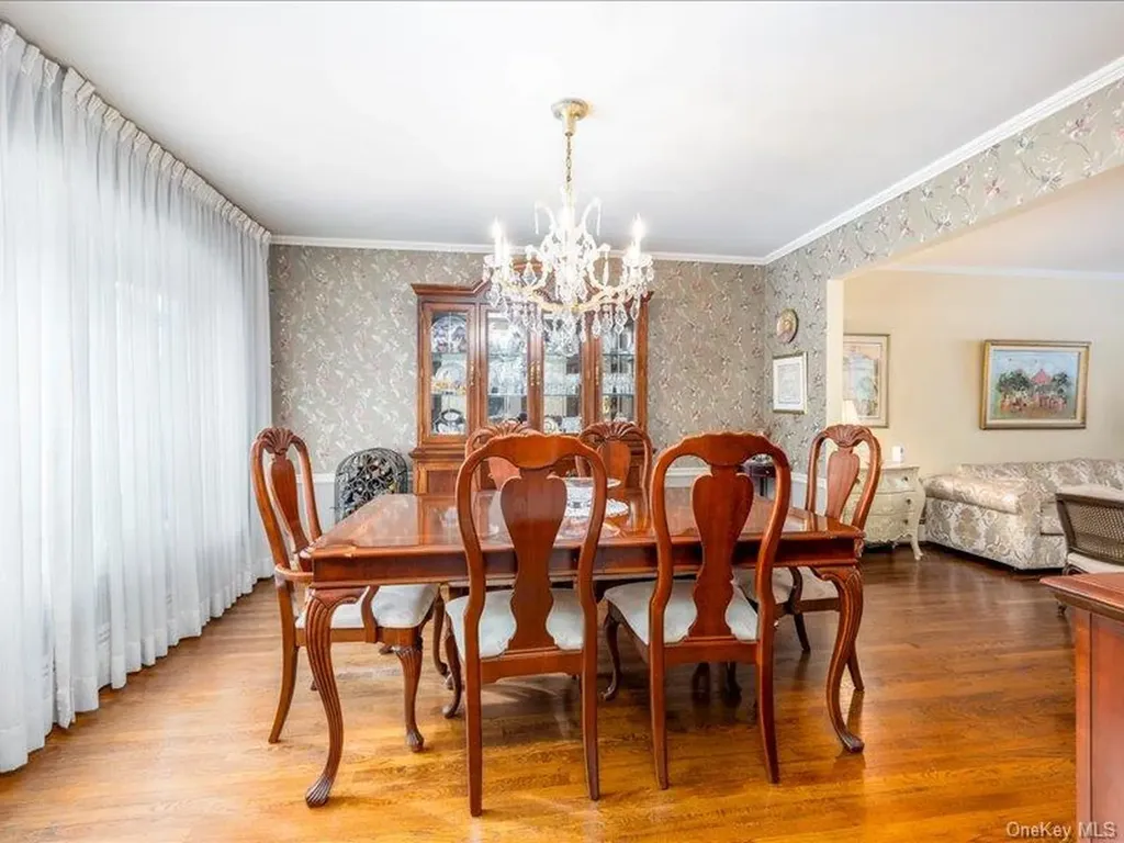 16 Wright Road Rockville Centre NY 11570
