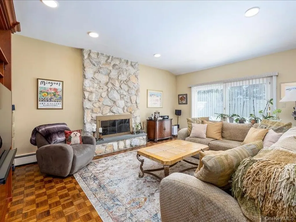 16 Wright Road Rockville Centre NY 11570