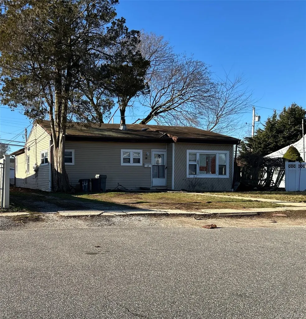 14 Chevy Chase Amityville NY 11701