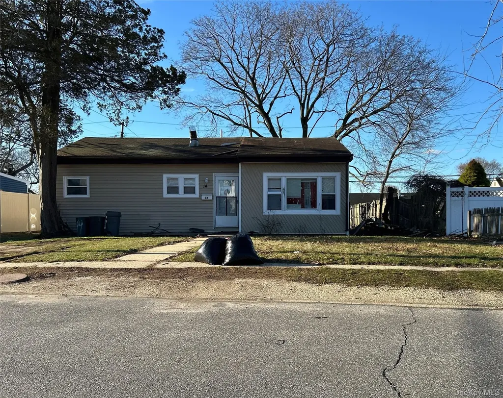 14 Chevy Chase Amityville NY 11701