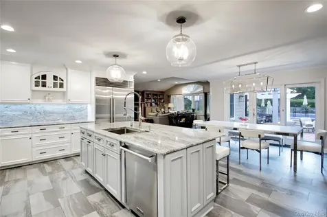 110 Birch Drive East Hills NY 11576