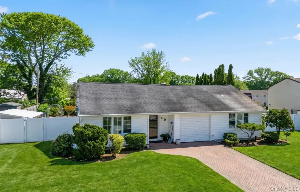 69 Riviera Drive Selden NY 11784