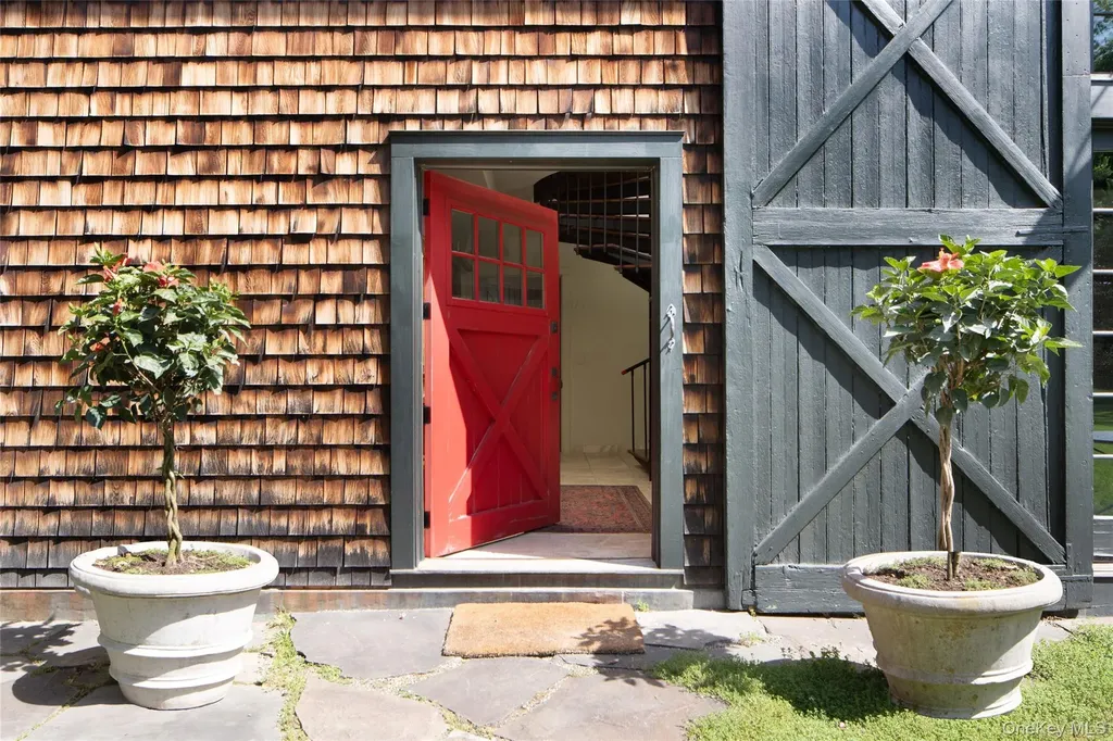 6-8 Old Killearn Road Millbrook NY 12545