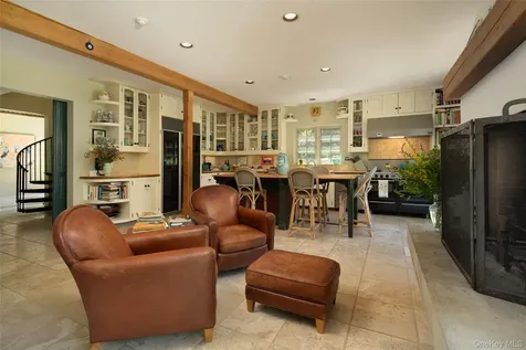 6-8 Old Killearn Road Millbrook NY 12545