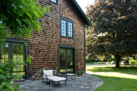 6-8 Old Killearn Road Millbrook NY 12545