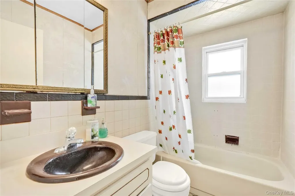 1097 Carll Drive Bay Shore NY 11706