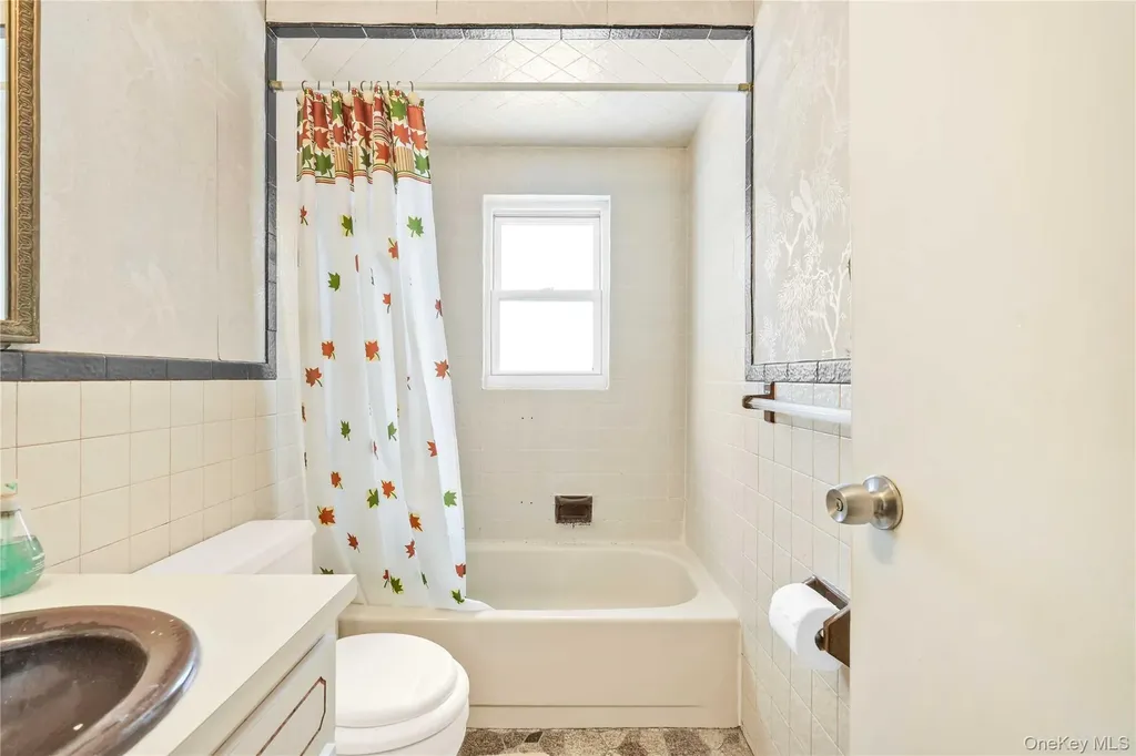 1097 Carll Drive Bay Shore NY 11706