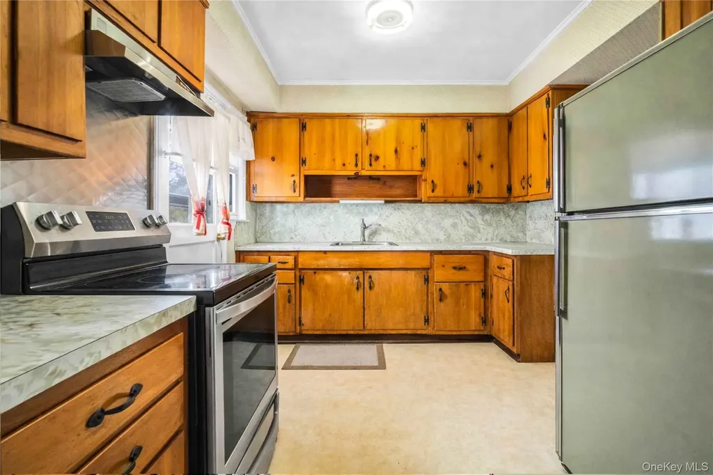 1097 Carll Drive Bay Shore NY 11706