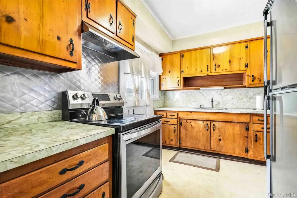 1097 Carll Drive Bay Shore NY 11706