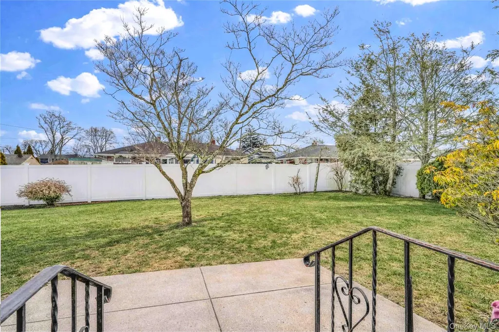 1097 Carll Drive Bay Shore NY 11706