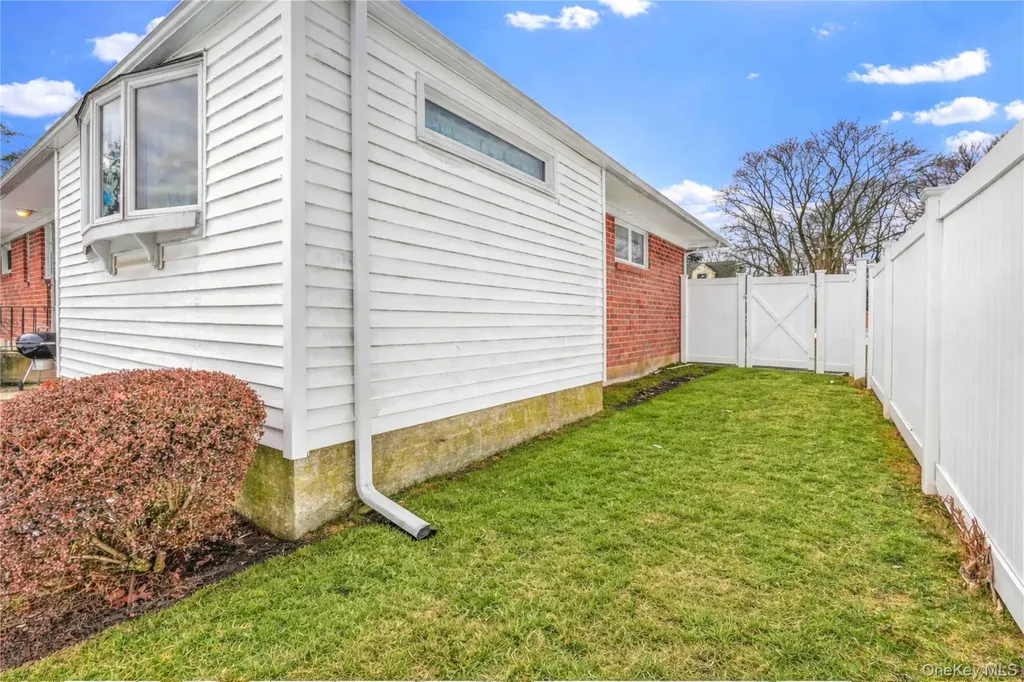 1097 Carll Drive Bay Shore NY 11706