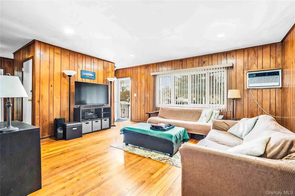 1097 Carll Drive Bay Shore NY 11706