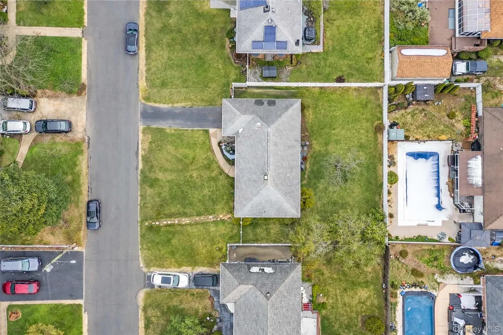 1097 Carll Drive Bay Shore NY 11706