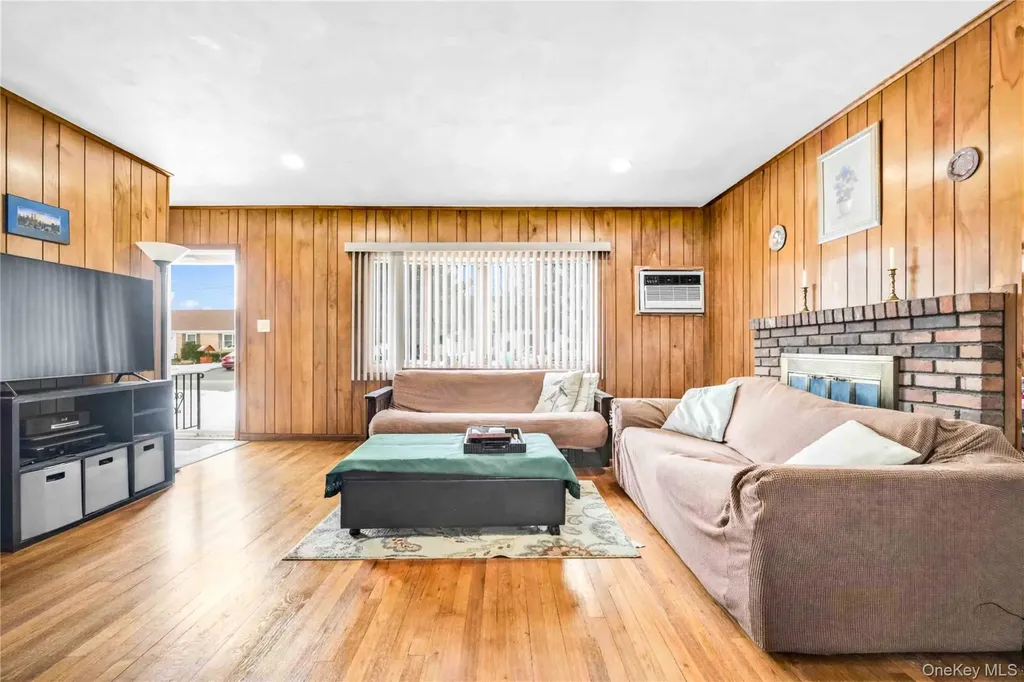 1097 Carll Drive Bay Shore NY 11706