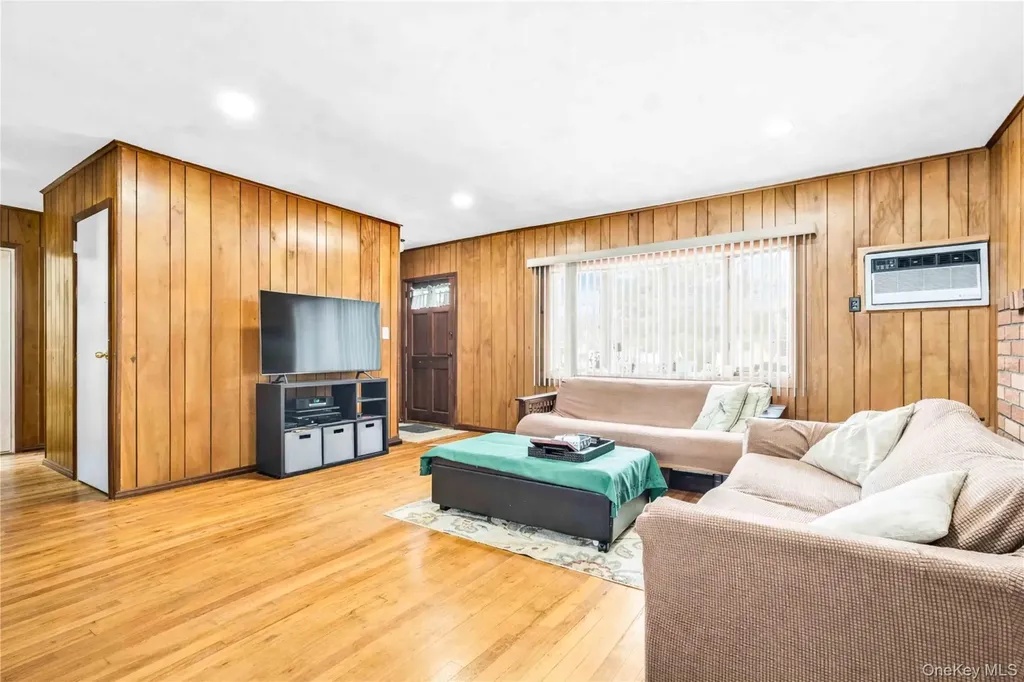 1097 Carll Drive Bay Shore NY 11706