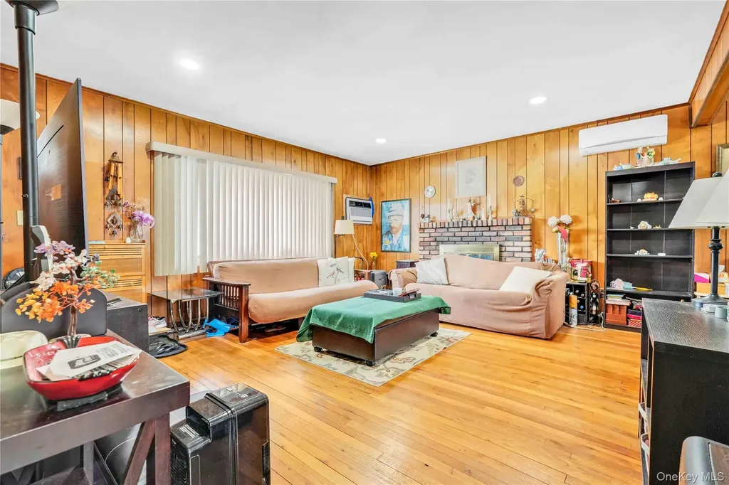 1097 Carll Drive Bay Shore NY 11706