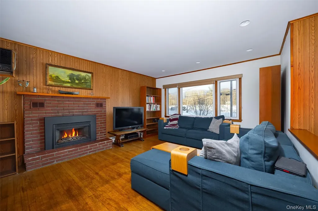 563 Spring Lake Road Red Hook NY 12571