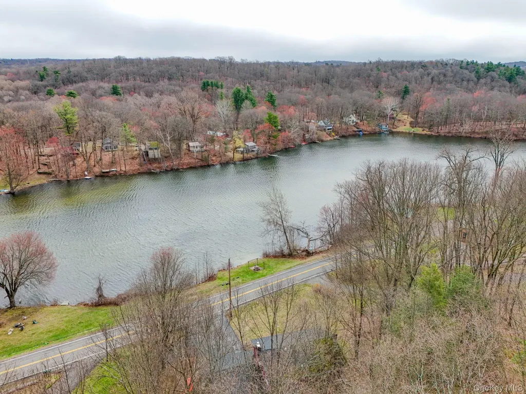 563 Spring Lake Road Red Hook NY 12571