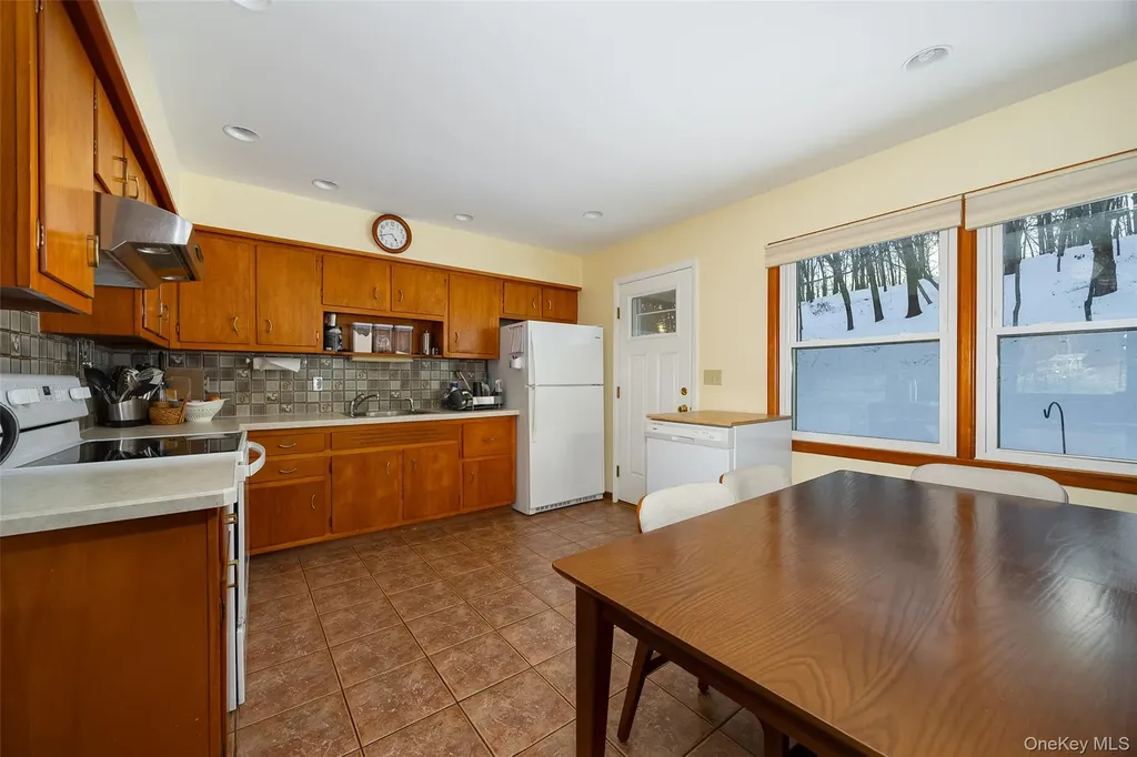 563 Spring Lake Road Red Hook NY 12571
