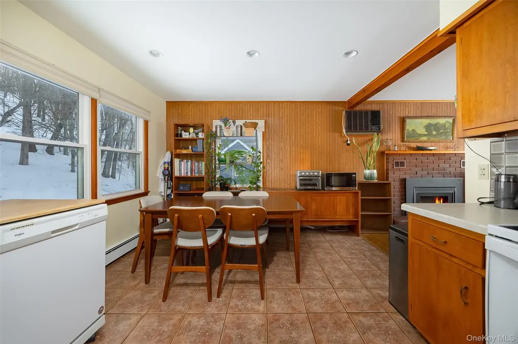 563 Spring Lake Road Red Hook NY 12571