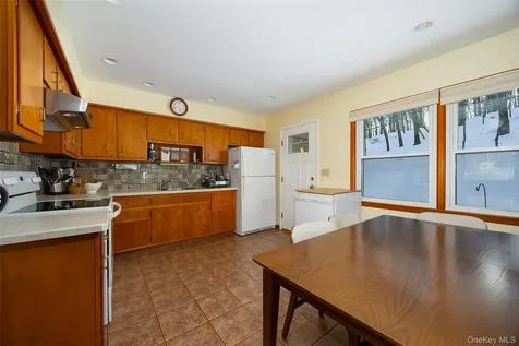 563 Spring Lake Road Red Hook NY 12571