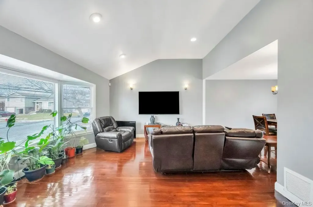3263 Milburn Avenue Baldwin Harbor NY 11510