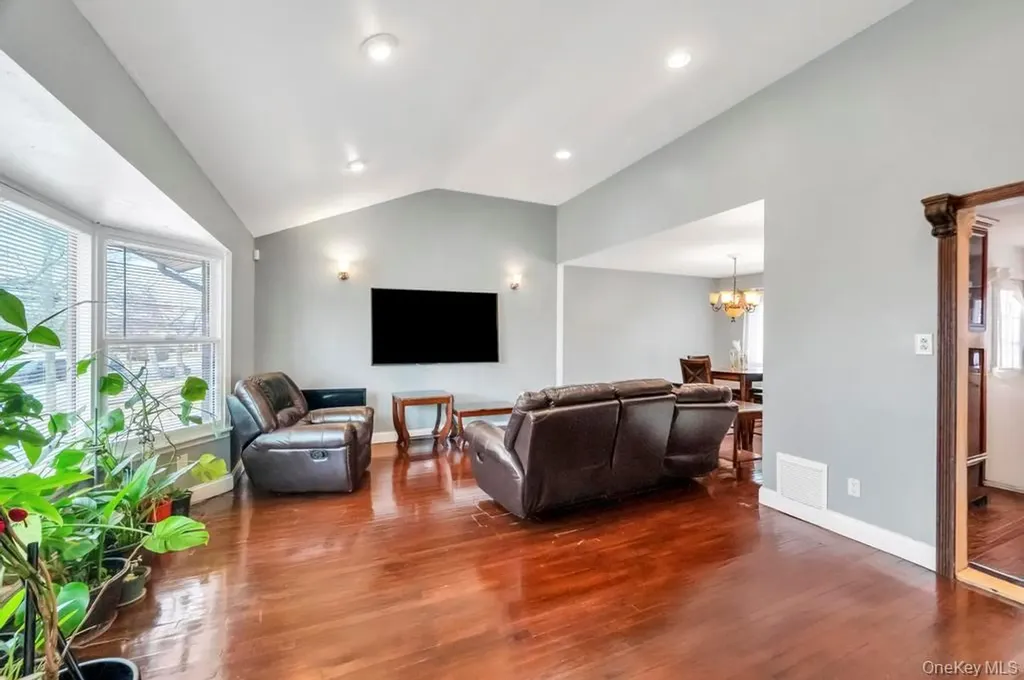 3263 Milburn Avenue Baldwin Harbor NY 11510