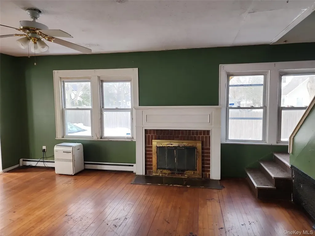 34 Pineview Boulevard Central Islip NY 11722