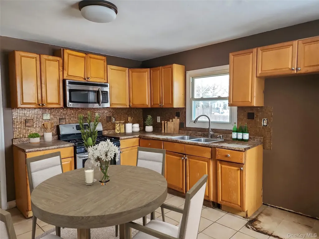 34 Pineview Boulevard Central Islip NY 11722
