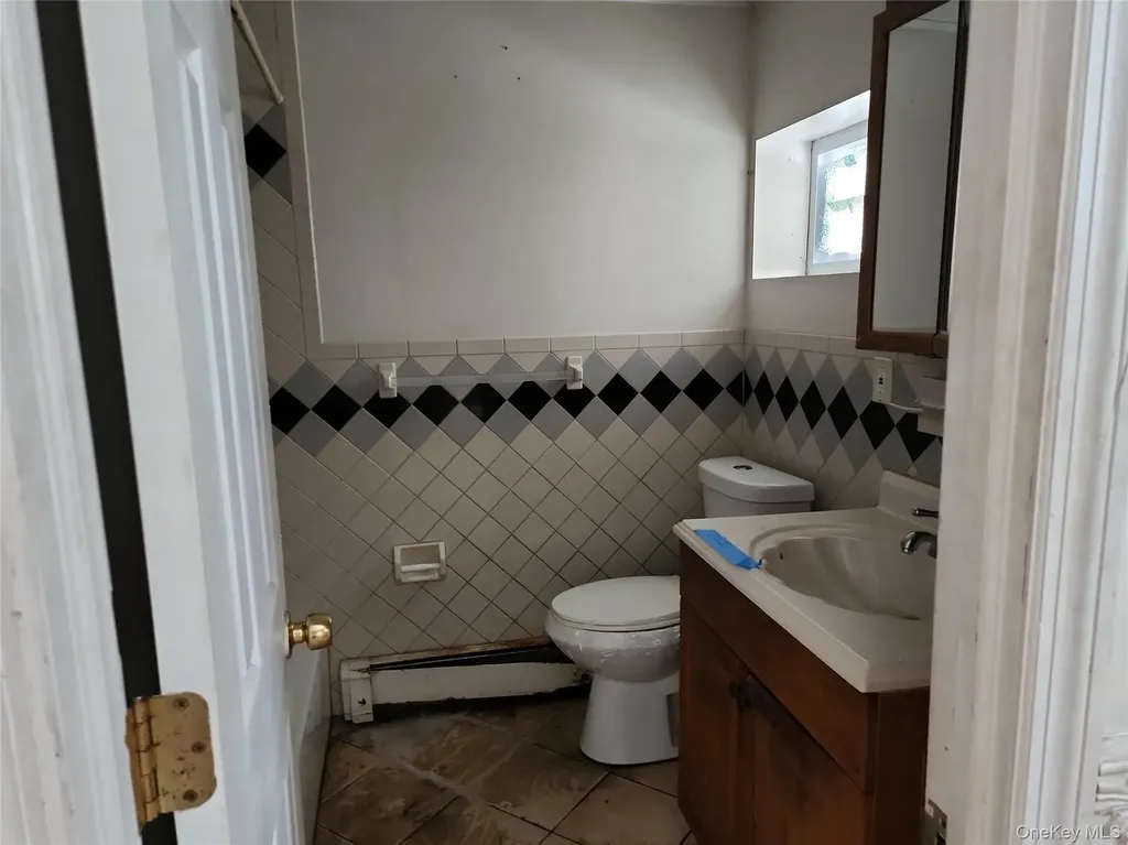 34 Pineview Boulevard Central Islip NY 11722