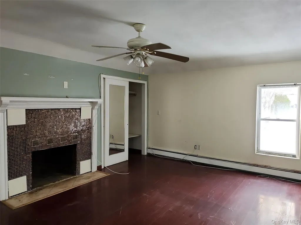 34 Pineview Boulevard Central Islip NY 11722