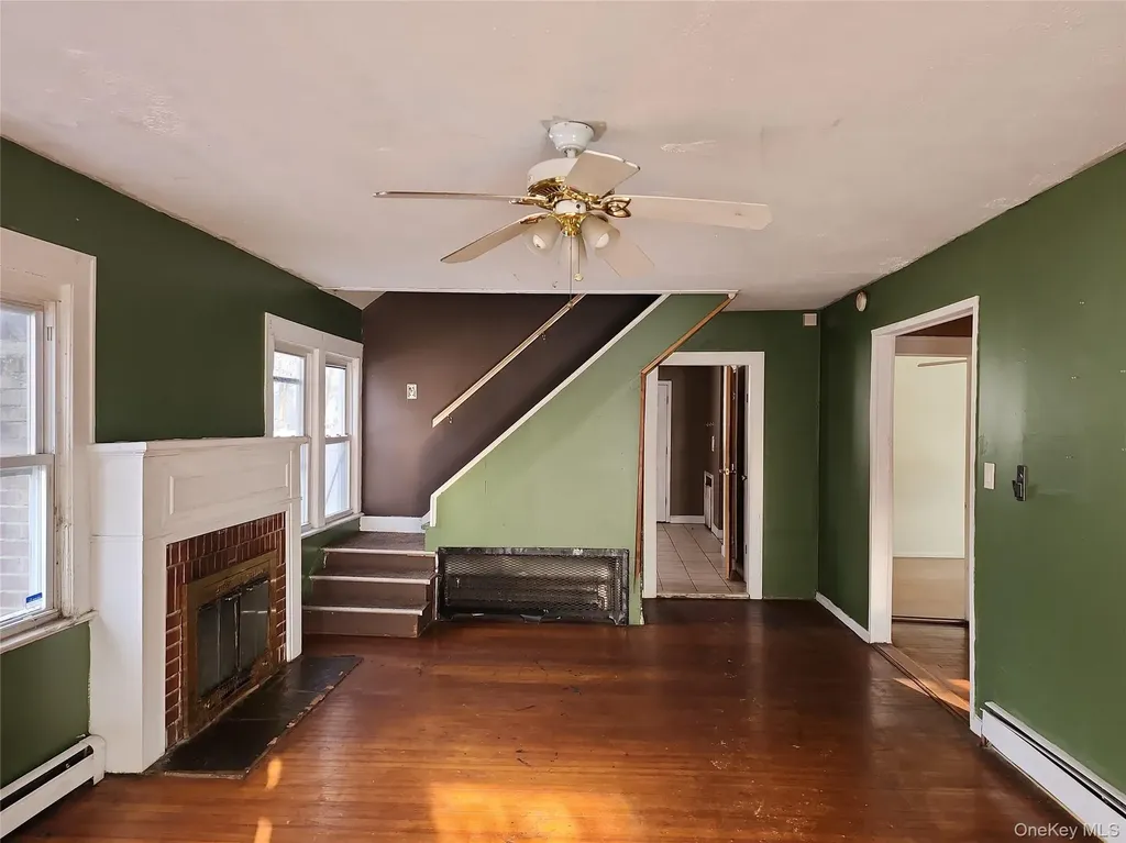 34 Pineview Boulevard Central Islip NY 11722