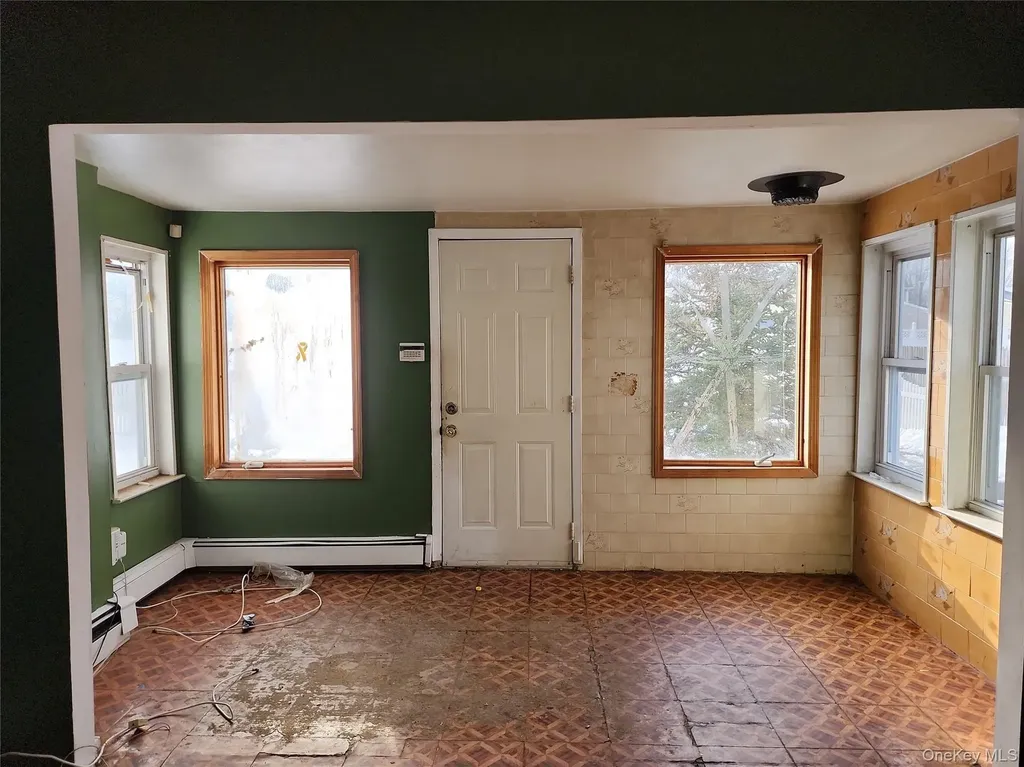 34 Pineview Boulevard Central Islip NY 11722