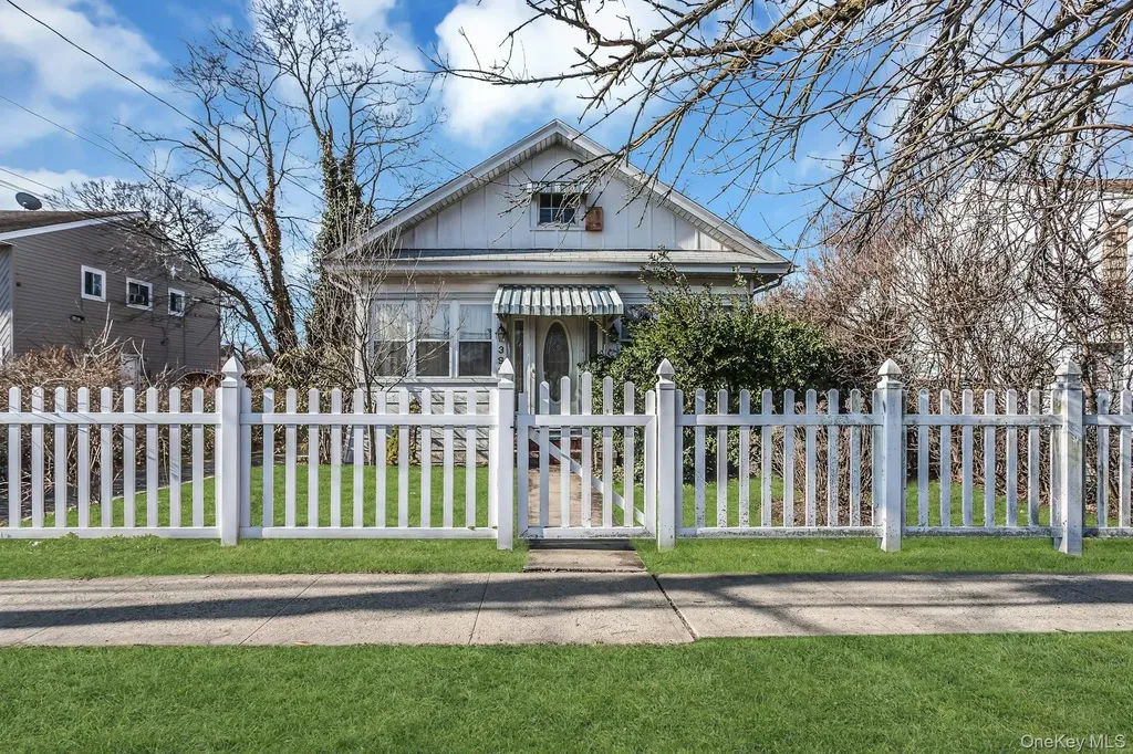398 Babylon Turnpike Freeport NY 11520