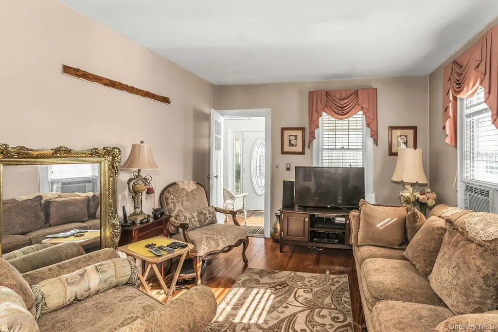 398 Babylon Turnpike Freeport NY 11520