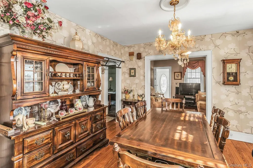 398 Babylon Turnpike Freeport NY 11520