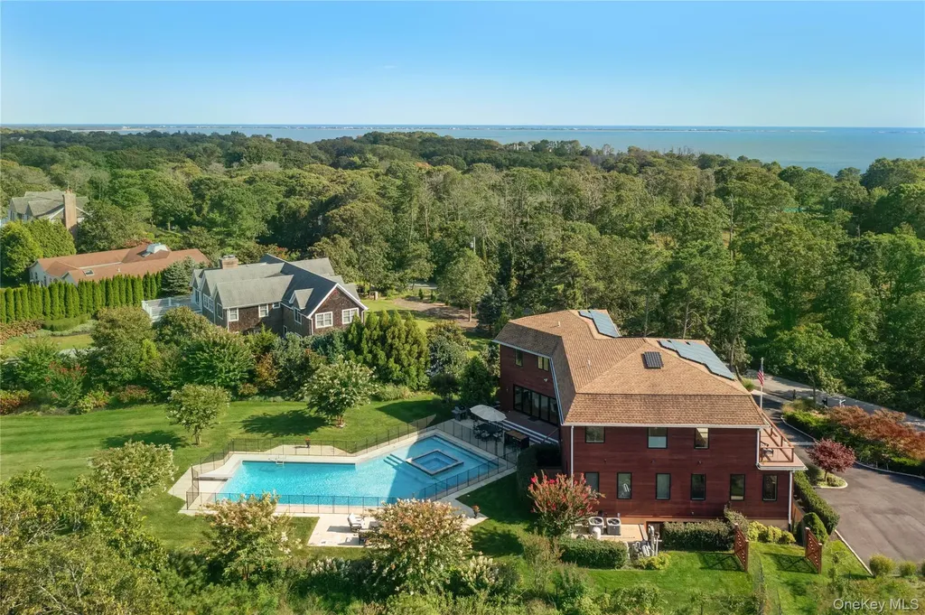 89 Old Canoe Place Road Hampton Bays NY 11946