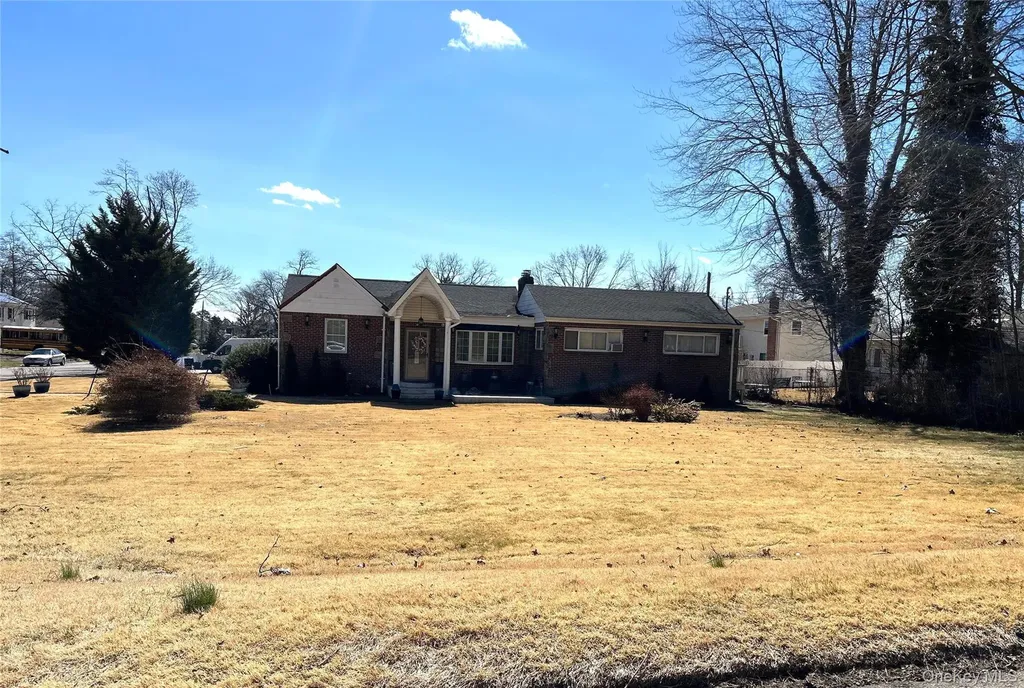 38 Hilltop Lane Wheatley Heights NY 11798