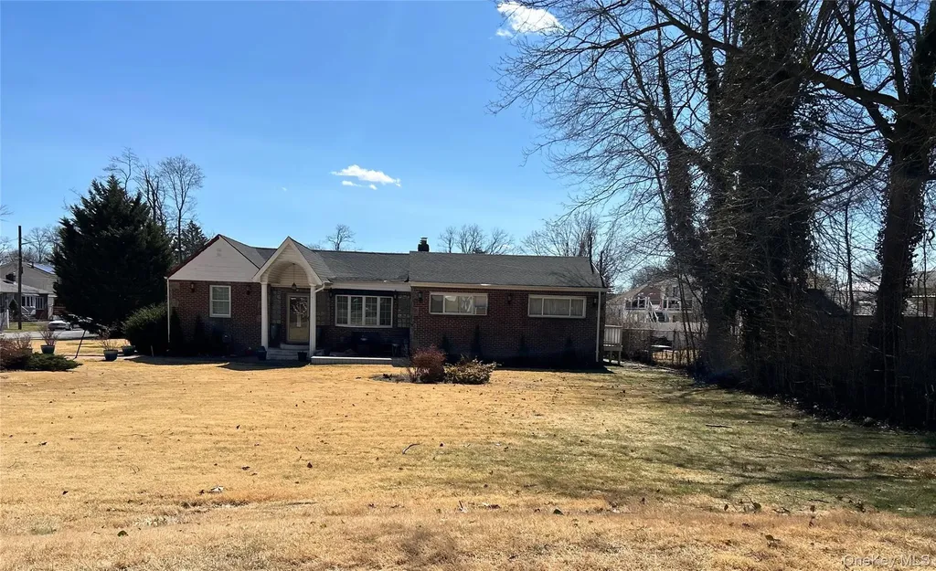 38 Hilltop Lane Wheatley Heights NY 11798
