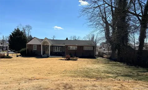 38 Hilltop Lane Wheatley Heights NY 11798