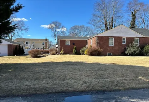 38 Hilltop Lane Wheatley Heights NY 11798