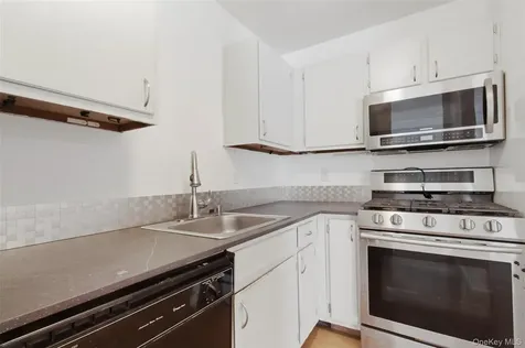 8 Ivy Court Fishkill NY 12524