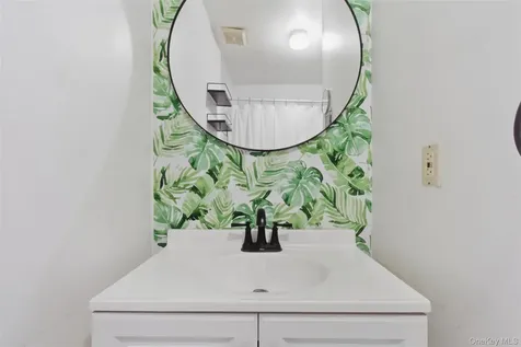 8 Ivy Court Fishkill NY 12524