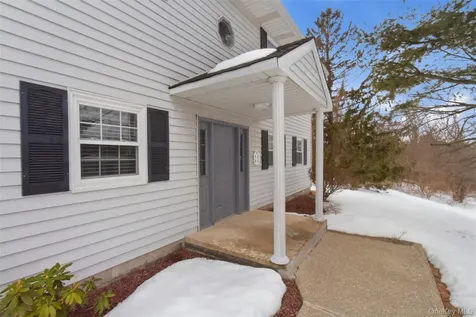 8 Ivy Court Fishkill NY 12524